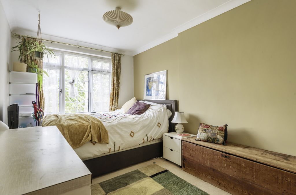 3 bed flat for saleCriagleith, Grove Road, Beaconsfield HP9 photo 5