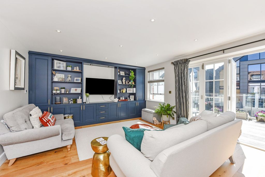 Additional image 6 of 3 bed terraced house for saleQueen Street, Emsworth PO10