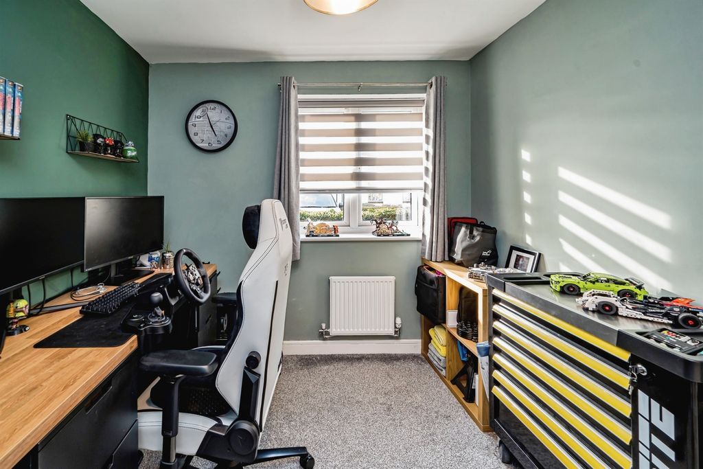 Additional image 11 of 2 bed flat for saleKempster Way, Weston Turville, Aylesbury HP22