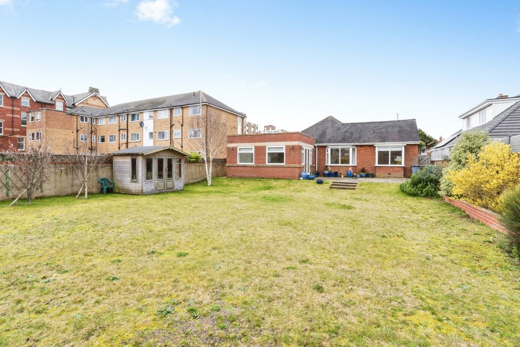 Additional image 25 of 3 bed bungalow for saleClifton Drive North, Lytham St. Annes, Lancashire FY8