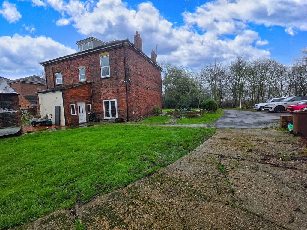 Additional image 39 of 5 bed detached house for saleLund Hill Lane, Royston, Barnsley S71