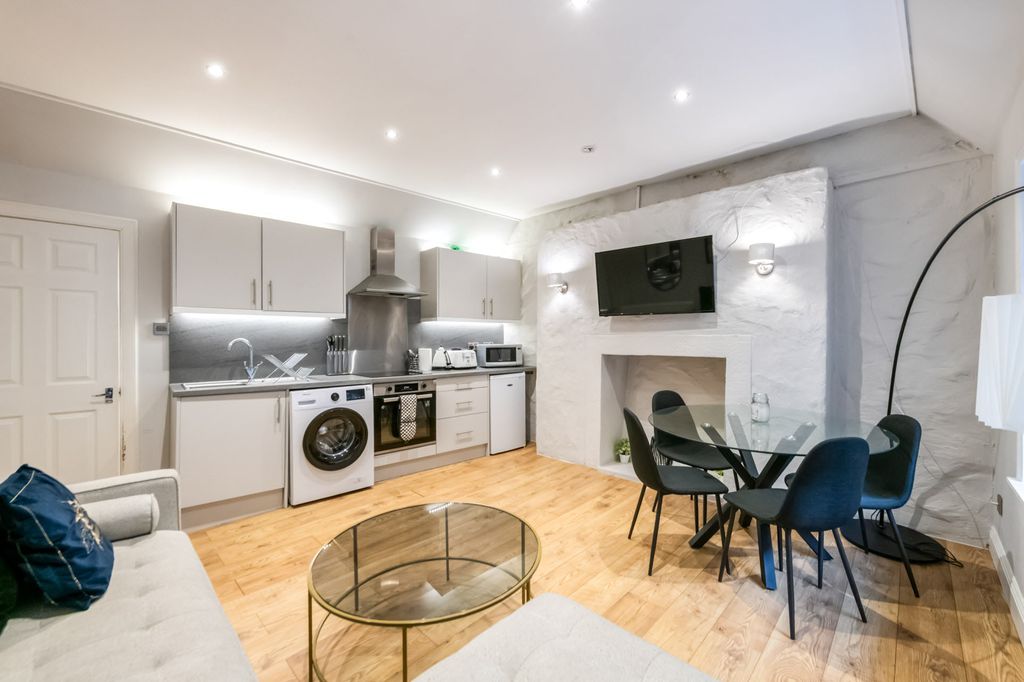 2 bed flat for saleThe Cross, Crieff PH7 photo 5