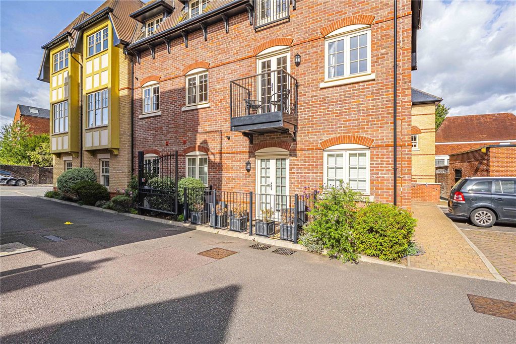 Additional image 11 of 2 bed flat for saleKings Road, Berkhamsted, Hertfordshire HP4