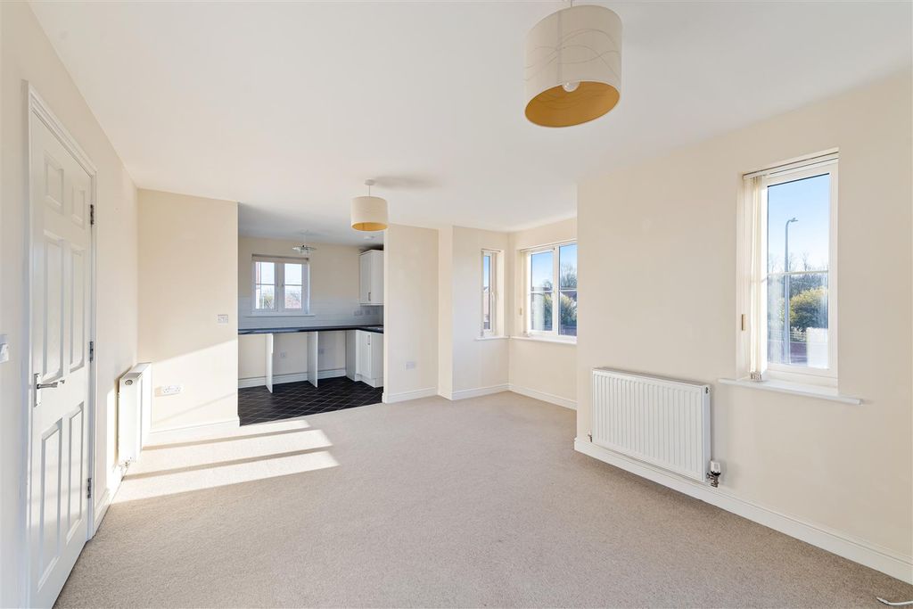 2 bed flat for saleWest Wick, Weston-Super-Mare - No Chain! BS24 photo 4