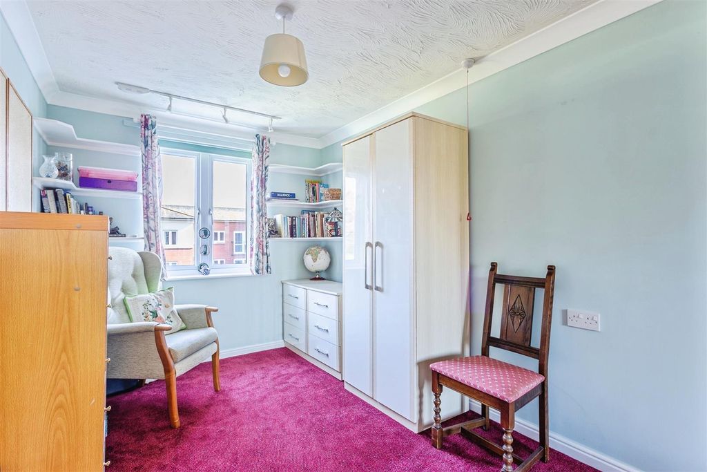 Additional image 7 of 2 bed flat for salePeelers Court, St Andrews Road, Bridport DT6