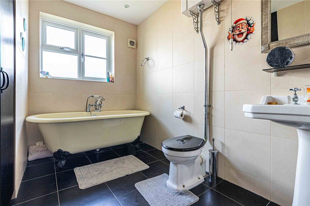 Additional image 7 of 5 bed detached house for saleDairy Way, Abbots Langley, Hertfordshire WD5