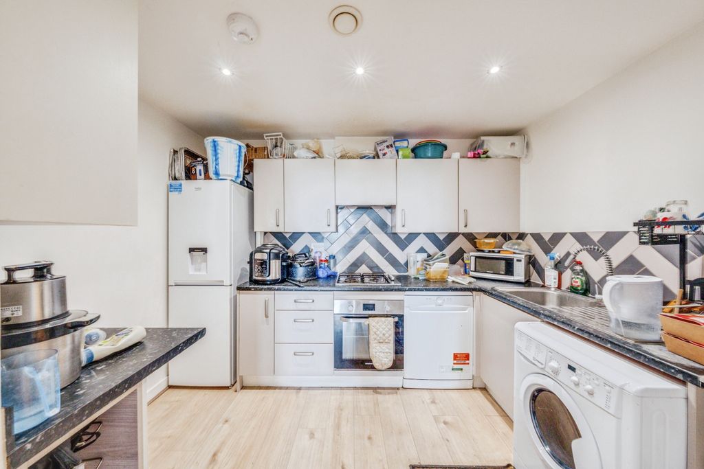 Additional image 4 of 2 bed flat for saleMorris Drive, Belvedere DA17