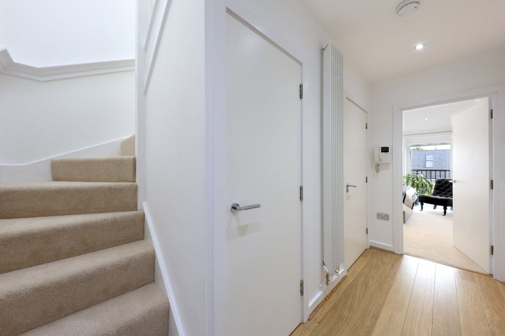 Additional image 6 of 2 bed flat for saleStation Road, Beaconsfield, Buckinghamshire HP9