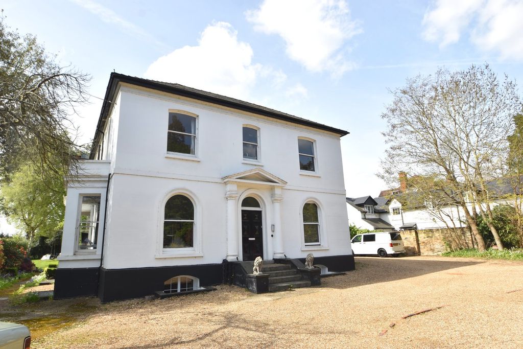 2 bed flat for saleWoburn Hill, Addlestone KT15
