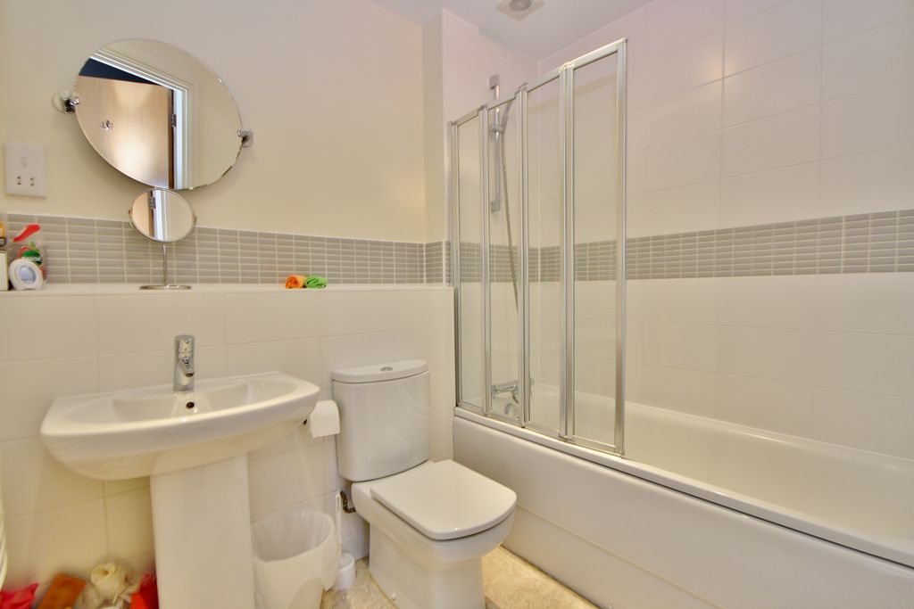 Additional image 5 of 2 bed flat for saleGoldsworth Road, Woking, Surrey GU21