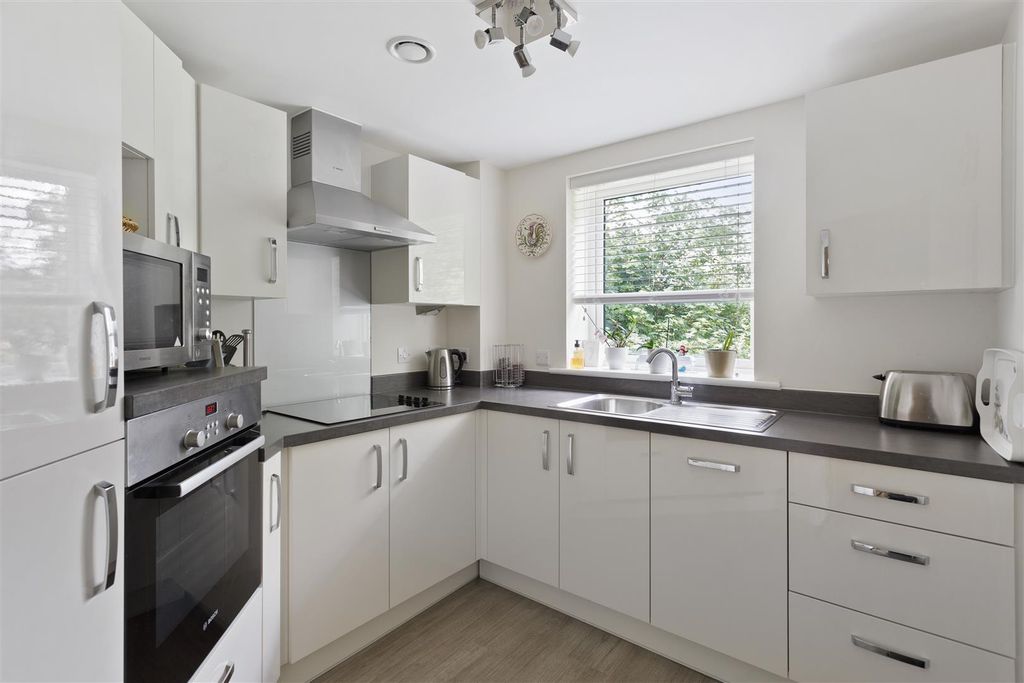 Additional image 2 of 2 bed flat for saleAusten Place, Lower Turk Street, Alton GU34