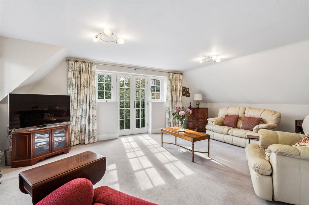 Additional image 2 of 2 bed flat for saleNorth Road, Berkhamsted, Hertfordshire HP4