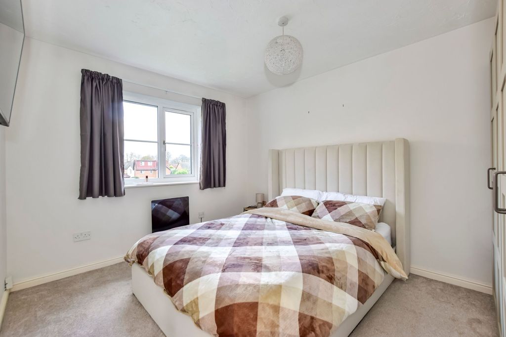 Additional image 4 of 2 bed flat for saleHarlech Road, Abbots Langley WD5