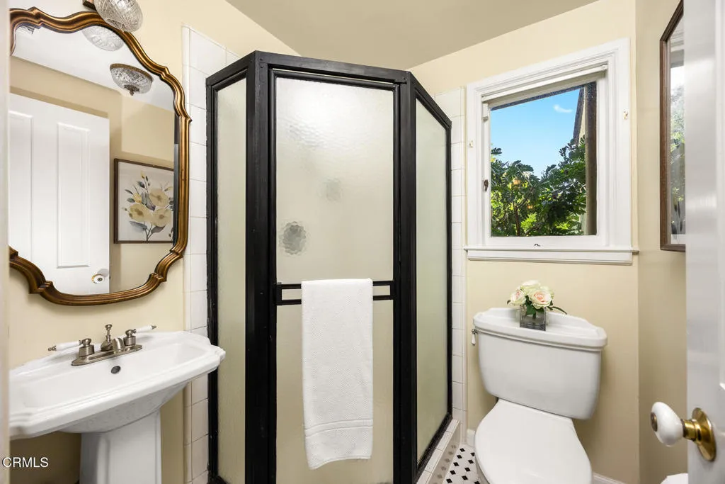 Additional image 102 of 555 Meadow Grove Street, La Canada Flintridge, CA 91011