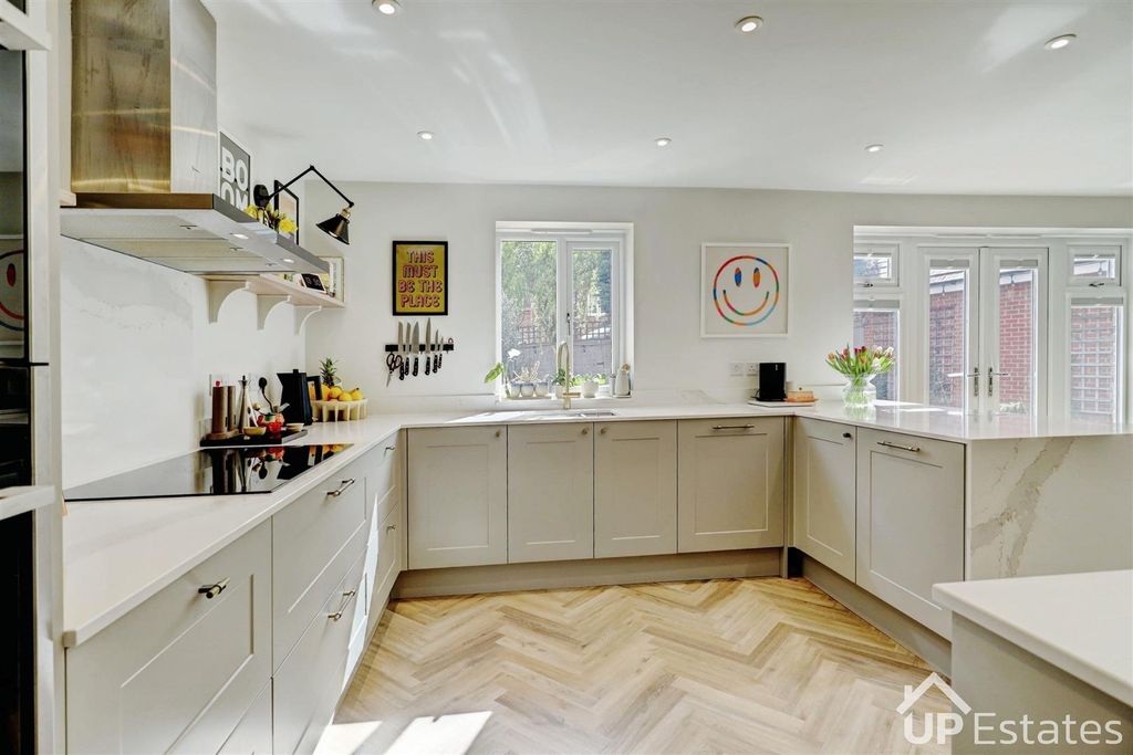 Additional image 11 of 6 bed detached house for saleGleneagles Close, Great Denham, Bedford MK40