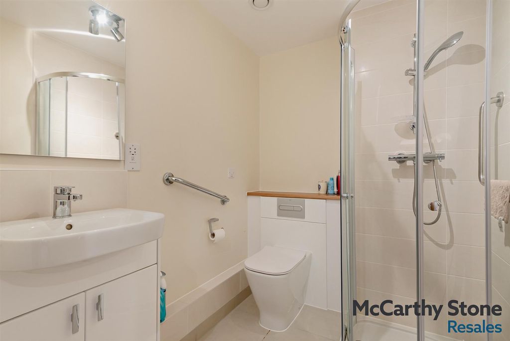 Additional image 16 of 2 bed flat for saleQueen Elizabeth Place, Orchard Lane, Alton GU34