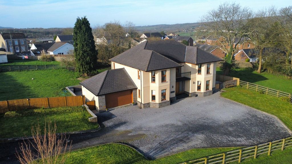 4 bed farm for saleHeol Llanelli, Pontyates SA15