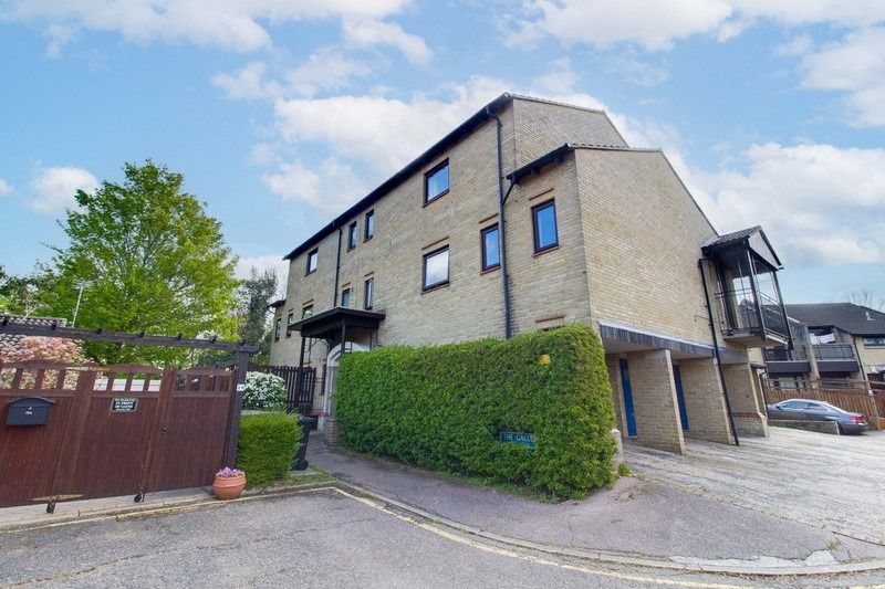 2 bed flat for saleThe Gallops, Langdon Hills, Basildon, Essex SS16