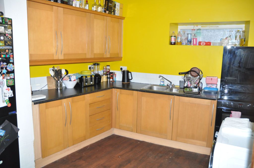 Studio for saleCybi Place, Holyhead LL65 photo 2