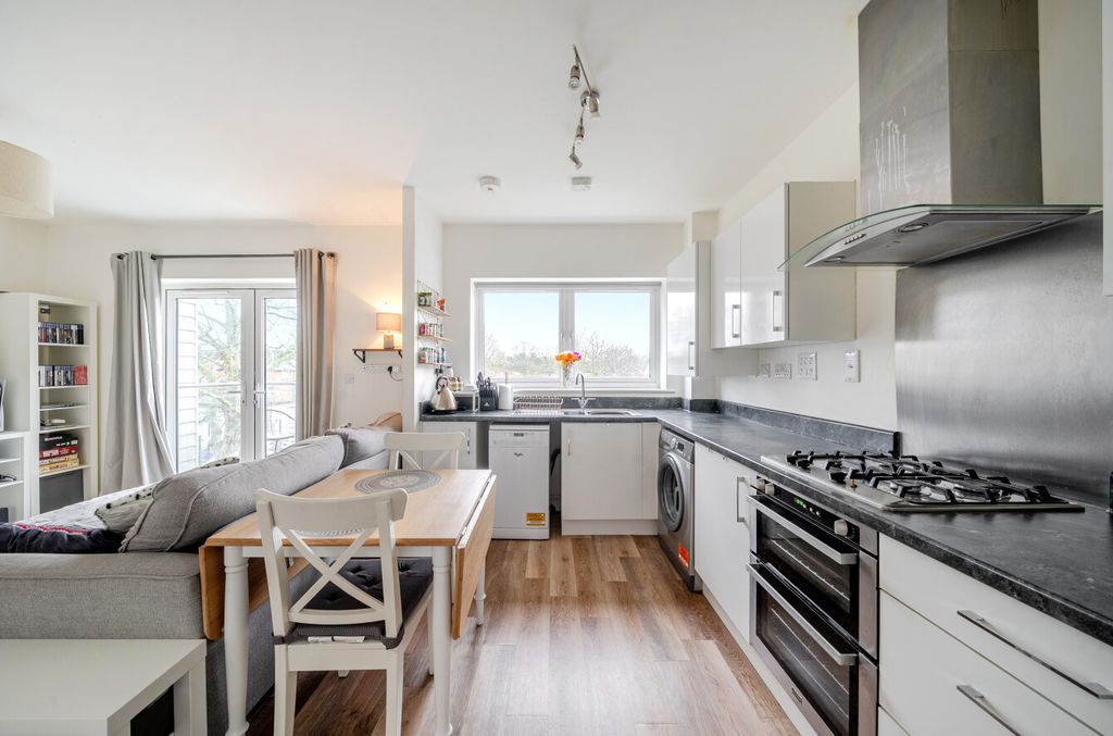 Additional image 6 of 1 bed flat for salePark View Court, Pelican Way, Letchworth Garden City SG6