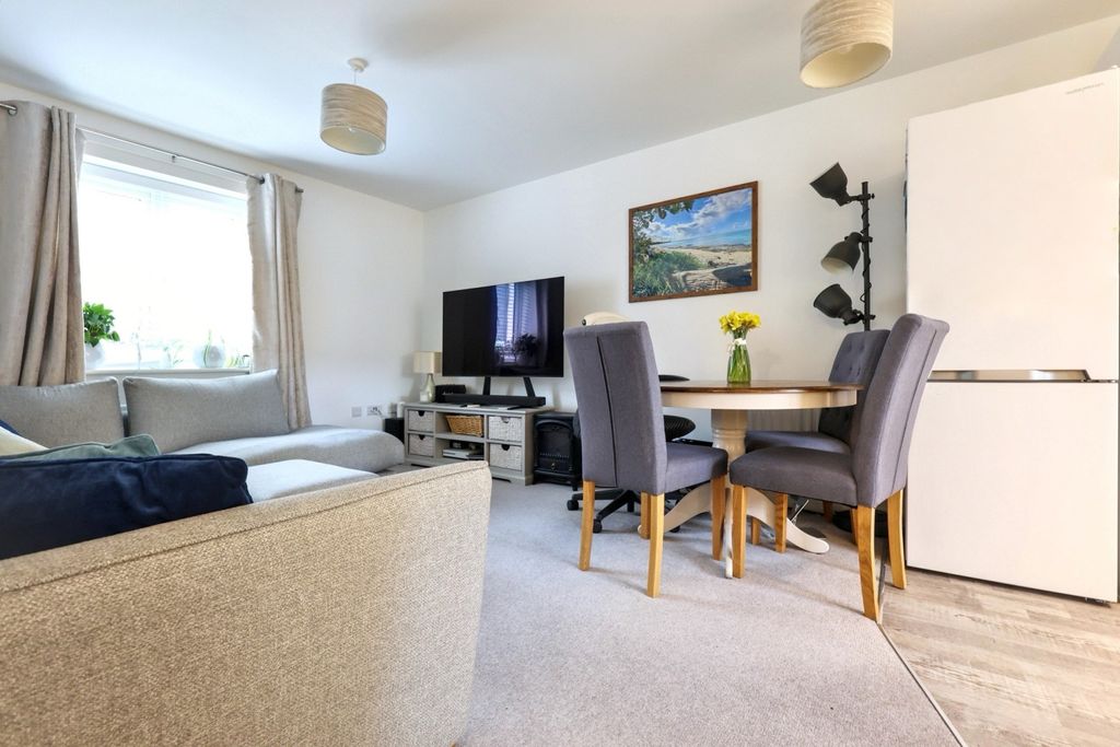 Additional image 2 of 2 bed flat for saleFlat 8 Merlin House, Centenary Way, Witney OX29