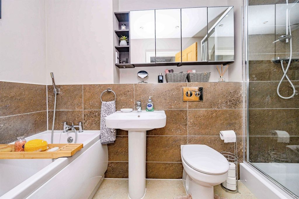 Additional image 13 of 4 bed semi-detached house for saleSouth Way, Abbots Langley WD5