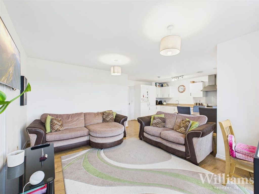 Additional image 2 of 2 bed flat for salePondecroft, Aylesbury HP18