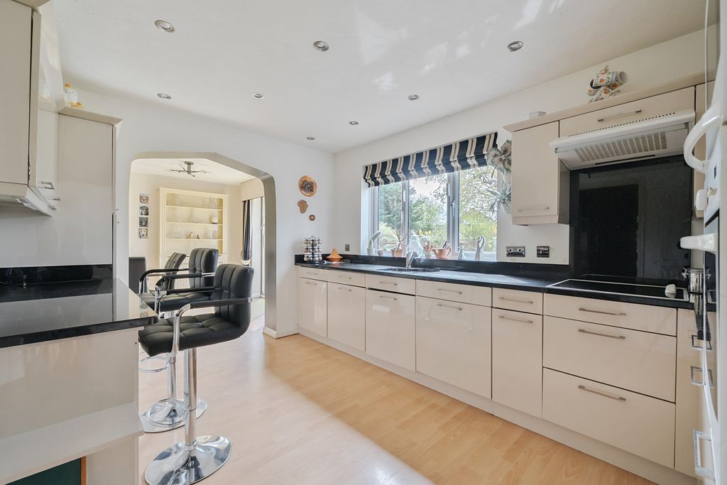 Additional image 5 of 6 bed detached house for saleFerguson Close, Bromley BR2