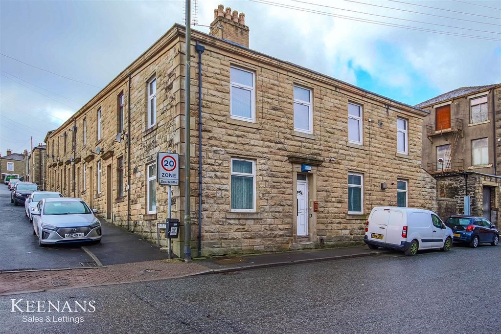 2 bed flat for saleVictoria Street, Accrington BB5