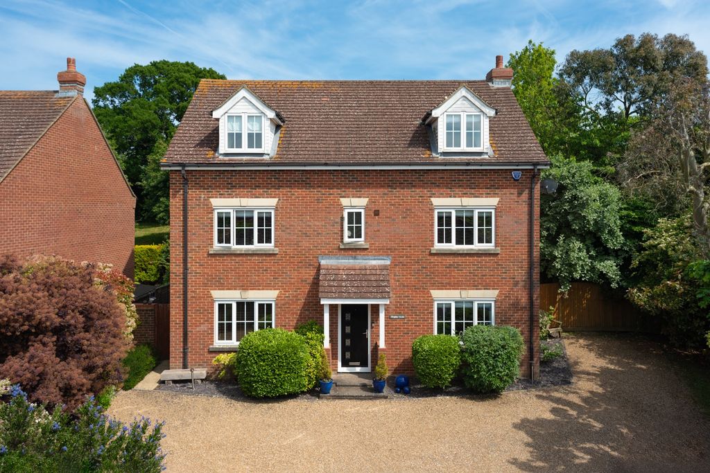 5 bed detached house for saleTudor Farm Close, Kingsnorth TN23