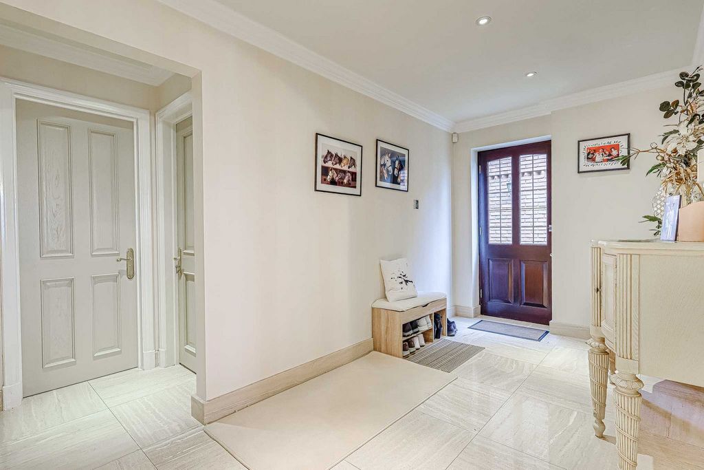 Additional image 9 of 4 bed detached house for saleVicarage Hill, Benfleet SS7