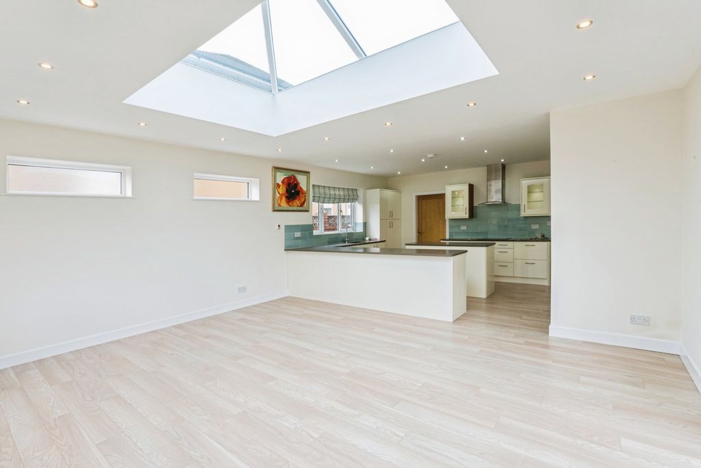 Additional image 15 of 3 bed bungalow for saleClifton Drive North, Lytham St. Annes, Lancashire FY8