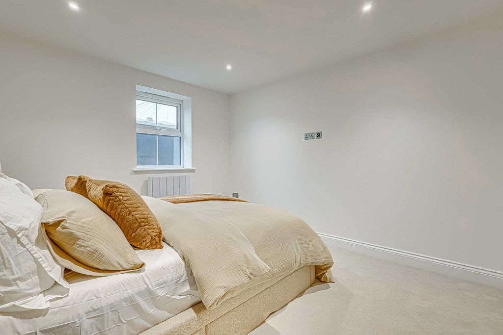 Additional image 19 of 2 bed flat for saleHall Crescent, Benfleet SS7