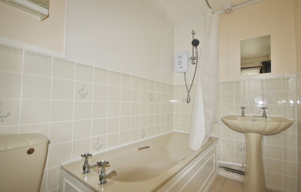 Additional image 8 of 1 bed flat for saleBurford Road, Carterton OX18