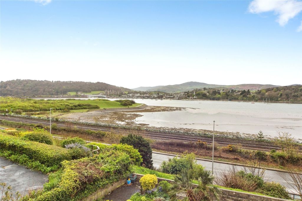 Additional image 2 of 2 bed flat for saleWarren Drive, Deganwy, Conwy LL31