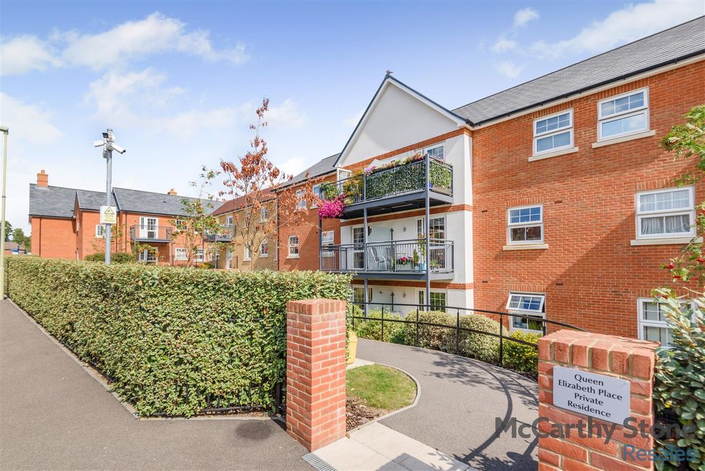 1 bed flat for saleQueen Elizabeth Place, Orchard Lane, Alton GU34