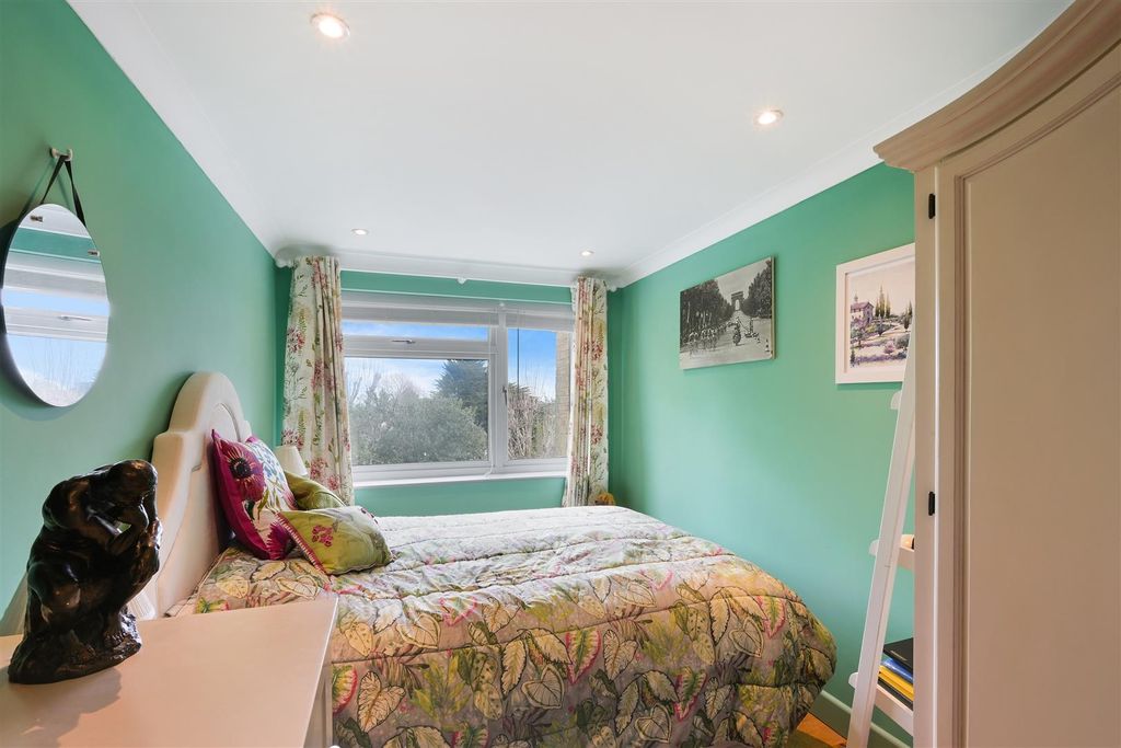 Additional image 12 of 2 bed flat for saleWell House, Woodmansterne Lane, Banstead SM7