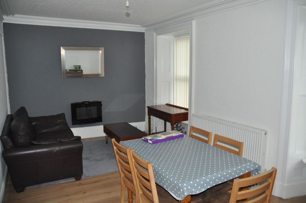 3 bed flat for saleMarket Street, Holyhead LL65