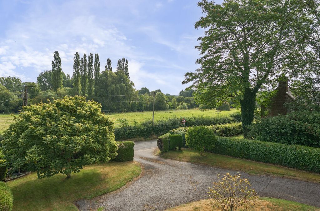Additional image 11 of 3 bed semi-detached house for saleLadycroft, Alresford, Hampshire SO24