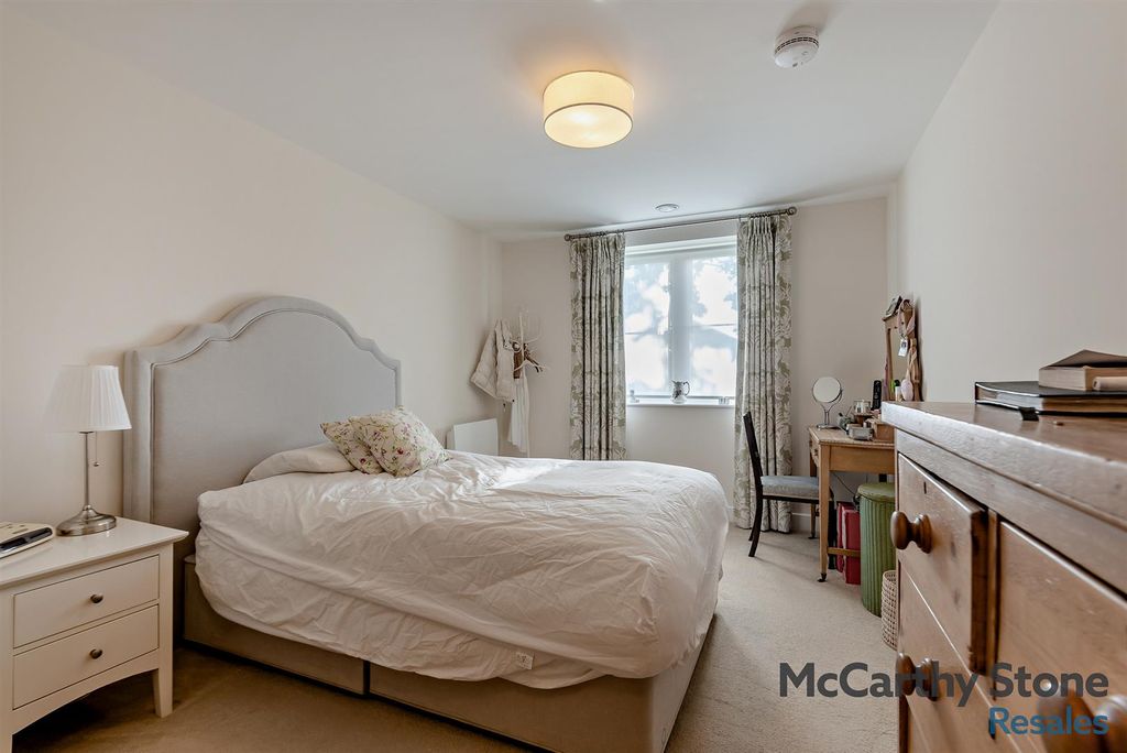 Additional image 6 of 2 bed flat for saleQueen Elizabeth Place, Orchard Lane, Alton GU34