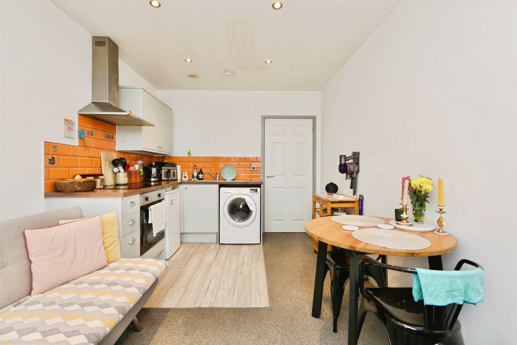 Additional image 4 of 1 bed flat for salePrinces Street, Doncaster DN1