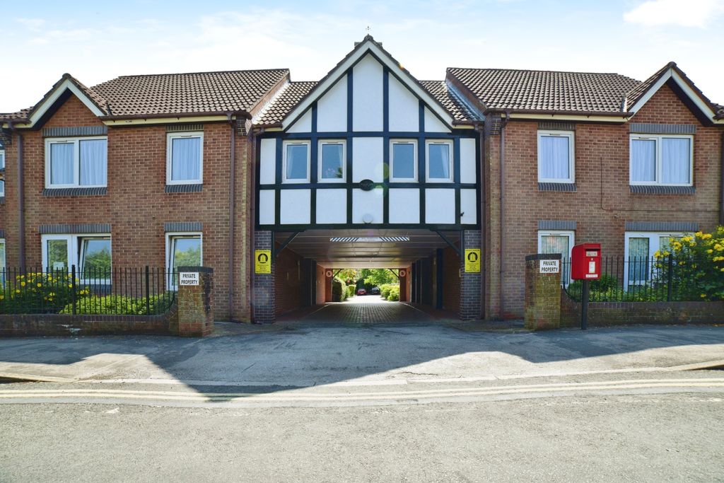 2 bed flat for saleHaldenby Court, Swanland HU14