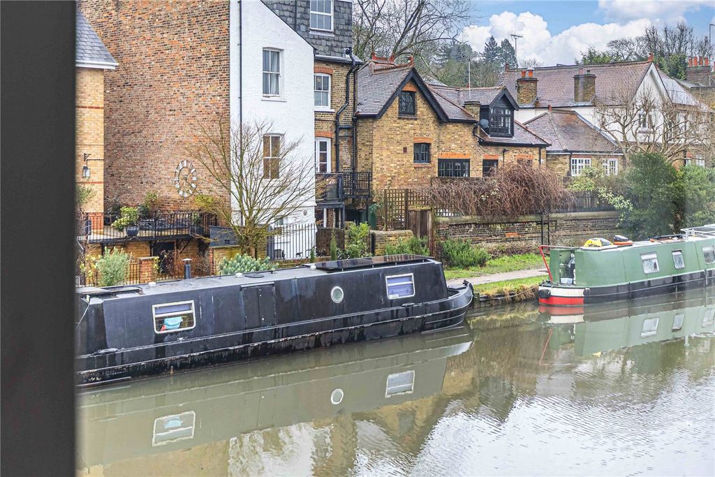 Additional image 14 of 2 bed flat for saleBridge Street, Berkhamsted, Hertfordshire HP4