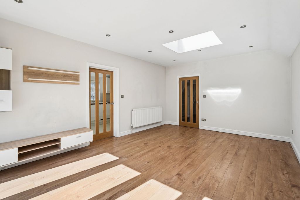 Additional image 5 of 4 bed semi-detached bungalow for saleThe Courtway, Carpenders Park, Watford WD19