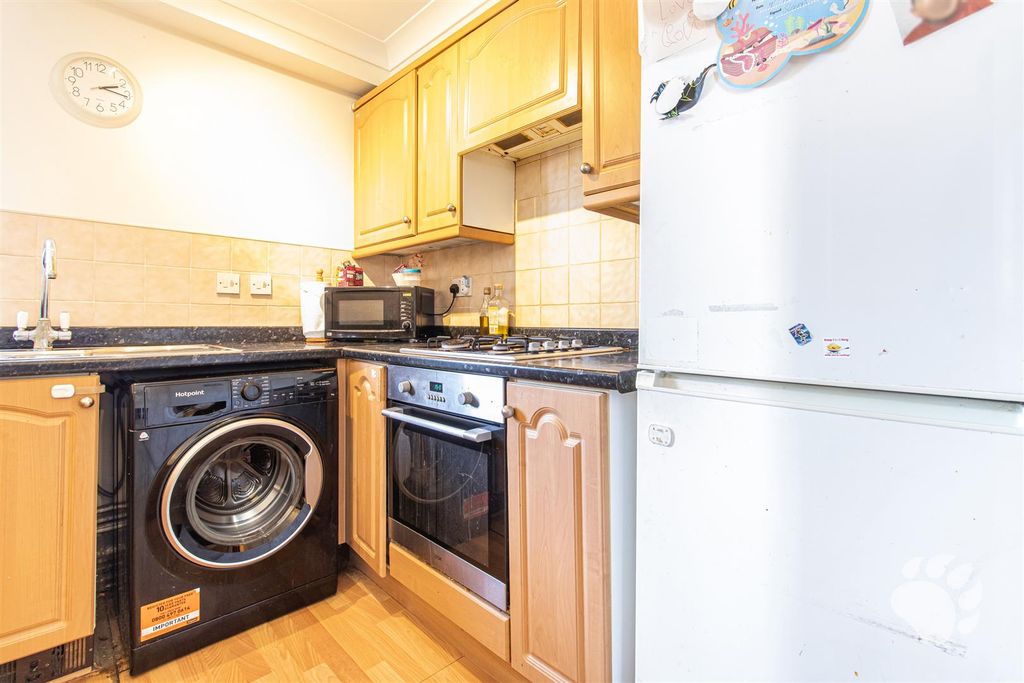 Additional image 8 of 2 bed flat for saleHandleys Court, Noak Bridge SS15