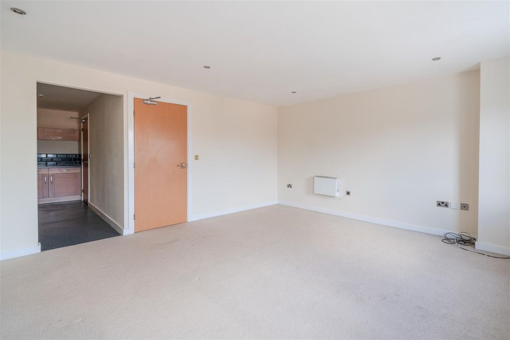 Additional image 4 of 2 bed flat for salePiccadilly Heights, Wain Avenue, Chesterfield S41