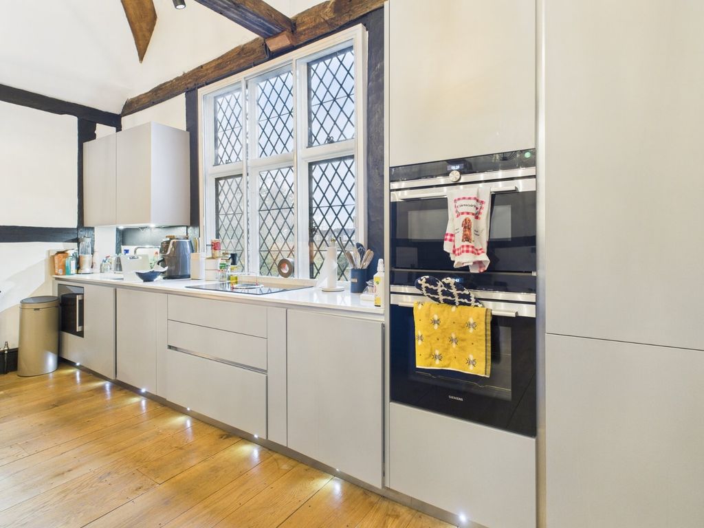 2 bed flat for saleThe Old Rectory, Windsor End, Beaconsfield HP9 photo 3