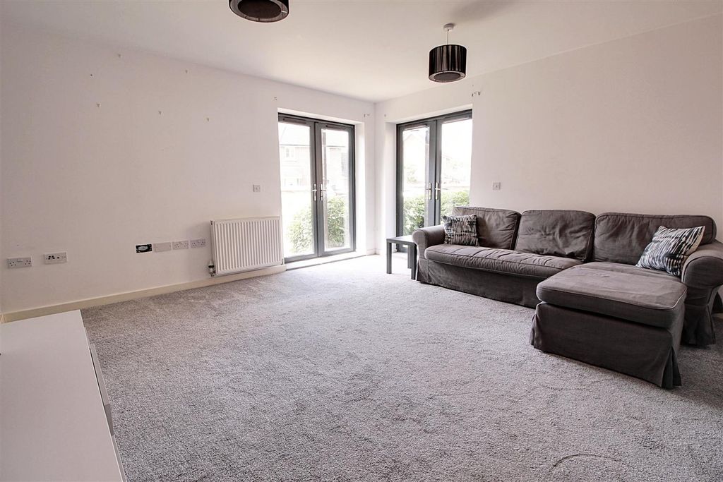 Additional image 5 of 2 bed flat for saleBirtchnell Close, Berkhamsted HP4