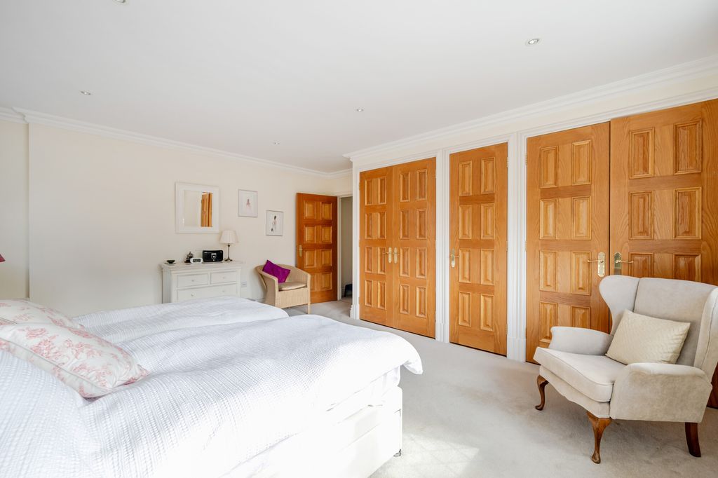 Additional image 6 of 3 bed flat for saleHolly Hill Drive, Banstead SM7