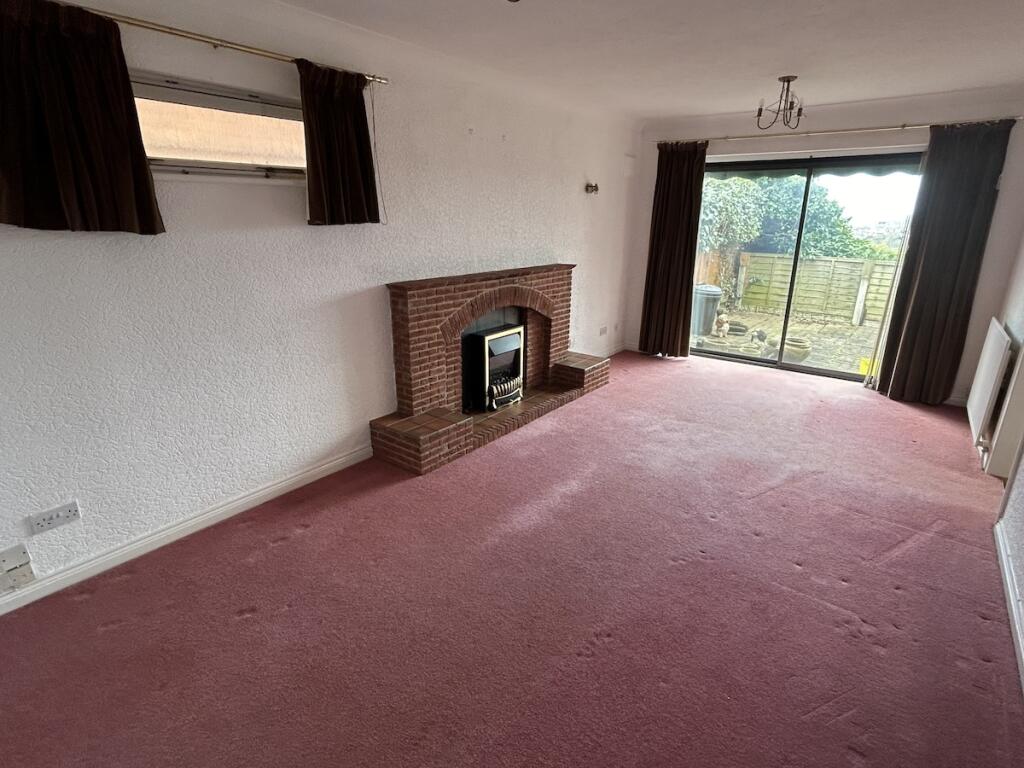 HALESOWEN - Brades Close photo 2